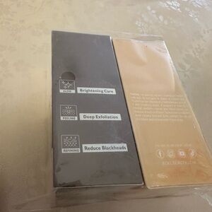 Brightening Care Cleanser - Black and Tan